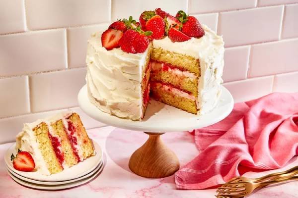You are currently viewing Vanilla Cake With Strawberry Filling with soft, fluffy layers