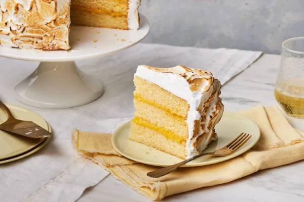 You are currently viewing Lemon Meringue Cake – Tangy Lemon Flavour & Soft cake layers