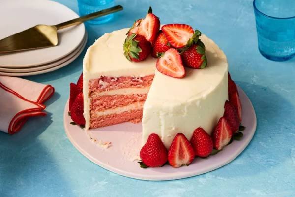 You are currently viewing Strawberry-Vanilla Cake by RAASS Foods, Ahmedabad